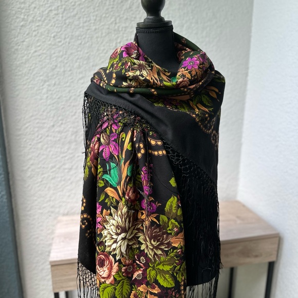 Vintage Pavlovo Posad Wool Shawl with Silk Fringe - Bright Floral Design - Picture 7 of 16
